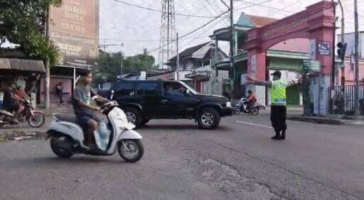 Demi Cegah Kemacetan Polsek Ngimbang Secara Rutin Gelar Commanderwish Di Pagi Hari