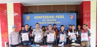 KONFERENSI PERS UNGKAP KASUS PEMBUNUHAN BERENCANA DI DESA GAUNG ASAM