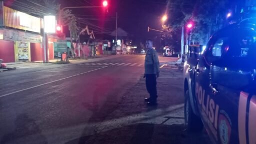 Polsek Ngimbang Gelar Patroli Blue Light Guna Cegah Dan Daya Tangkal 4C Di Daerah Rawan