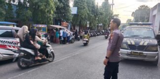 Personil Polsek Ngimbang Gelar Patroli Pemantauan Menjelang Buka Puasa Di Wilayah Ngimbang