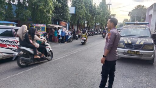 Personil Polsek Ngimbang Gelar Patroli Pemantauan Menjelang Buka Puasa Di Wilayah Ngimbang