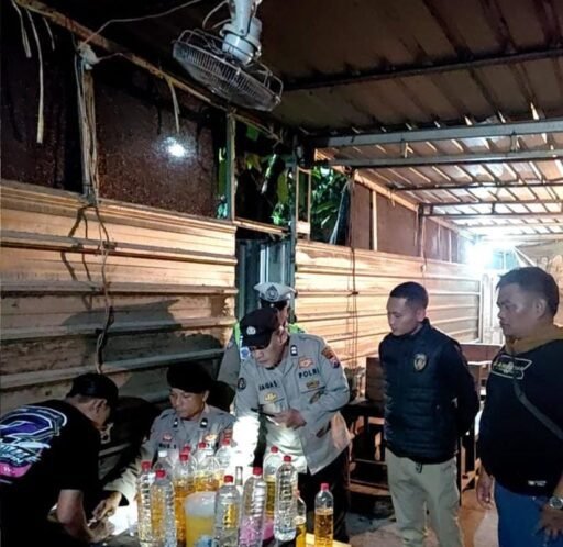 Laporan 110 Tak Main Main, Polres Lamongan Langsung Tindak Warung Nekat Jual Miras dibulan Ramadhan.