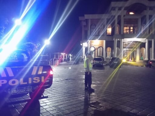 Personil Polsek Ngimbang Gelar Patroli pengamanan Sholat Taraweh Guna Cegah Kriminalitas