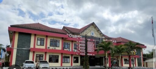 Jika humas jadi Tembok :Peran komunikasi publik dipolres Blitar kabupaten dipersoalkan.