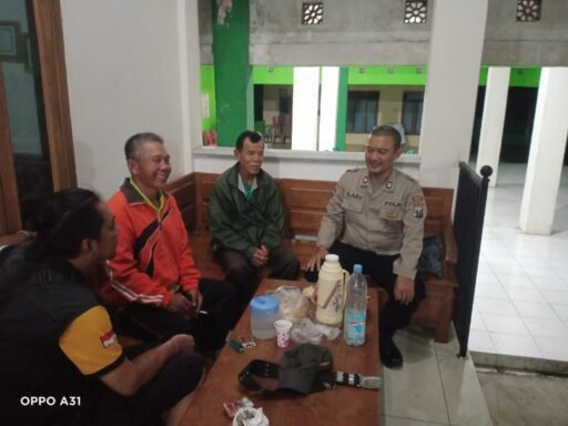 Polsek Ngimbang Gelar Patroli Blue Light Guna Cegah 4C menjelang Ramadhan di Malam Hari