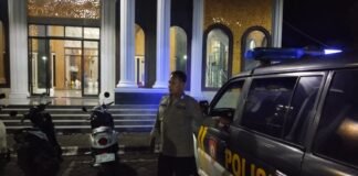 Personil Polsek Ngimbang Gelar Patroli pengamanan Sholat Subuh Guna Cegah Kriminalitas
