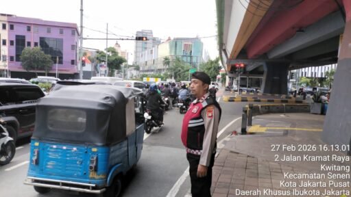 Polsek Senen Atur Lalu Lintas Sore Hari di Dua Titik Rawan Macet