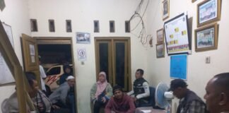 Bhabinkamtibmas Petamburan Sambang Pos Kamling RW 03 04 dan 05 Perkuat Sinergi Cegah Tawuran Bulan Ramadhan