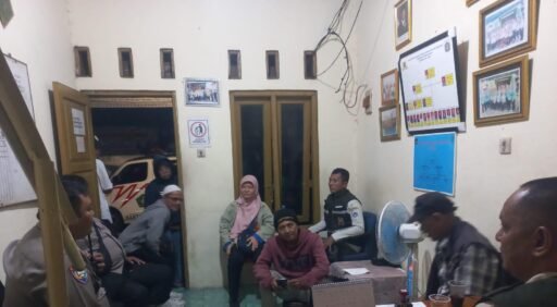 Bhabinkamtibmas Petamburan Sambang Pos Kamling RW 03 04 dan 05 Perkuat Sinergi Cegah Tawuran Bulan Ramadhan