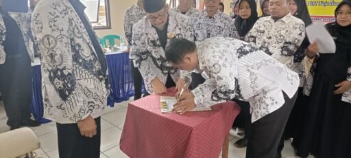 Juhaya, S.Pd. Tekankan Sinergitas dan Kelancaran Administrasi Guru di PGRI Patokbeusi