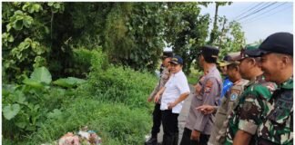 Polsek Ngimbang, TNI, Pol PP, Pemdes Dan Pelajar Kerja Bakti Pembersihan Sampah