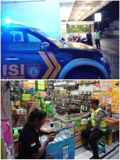 Personil Polsek Ngimbang Gelar Patroli Siskamtibmas Guna Cegah Kriminalitas Di Malam Hari