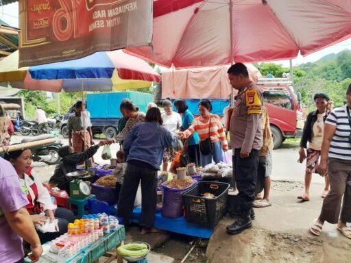 Pastikan Stabilitas Harga Bahan Pokok Jelang Ramadhan, Polsek Sanggalangi Sasar Pasar Ledo