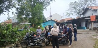 Bau Busuk, Teror Lalat, dan Upaya Pembungkaman: Kades Ciasem Baru Larang Media Liput Aksi Protes Warga!