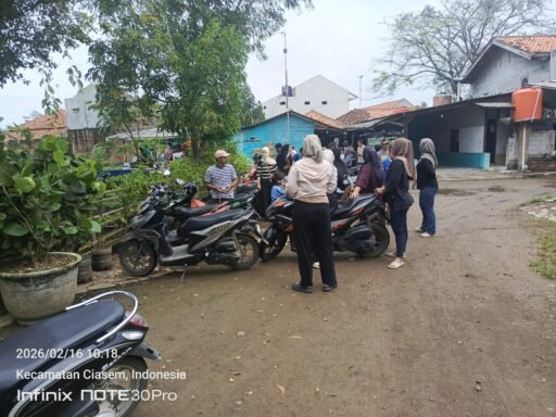 Bau Busuk, Teror Lalat, dan Upaya Pembungkaman: Kades Ciasem Baru Larang Media Liput Aksi Protes Warga!