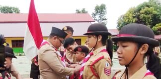 Lantik 4 Penggalang Garuda di SMPN 2 Rantepao, Ketua Kwarcab Torut Titipkan Semboyan Pramuka