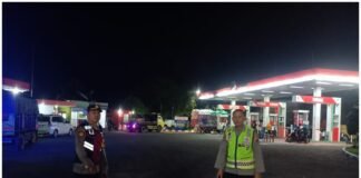 Guna Cegah Dan Daya Tangkal 4C Kapolsek Ngimbang Gelar Patroli Blue Light Di Daerah Rawan