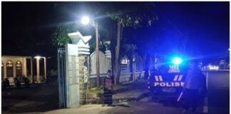 Polsek Ngimbang Gelar Patroli pengamanan Sholat Taraweh Guna Cegah 3C dan Kriminalitas