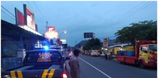 Personil Polsek Ngimbang Gelar Patroli Ngabuburit Menjelang Buka Puasa Guna Cegah Balap Liar