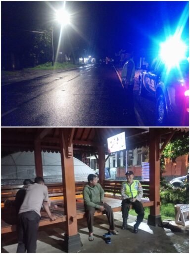 Guna Cegah Dan Daya Tangkal 4C Polsek Ngimbang Gelar Patroli Blue Light Di Daerah Rawan
