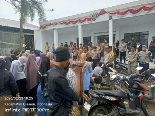 Lalat Vs Citra Medsos : Warga Babakan ‘kepung’ Desa, Tuntut Kandang Ayam BUMDes Angkat Kaki