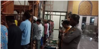 Personil Polsek Ngimbang Gelar Patroli pengamanan Sholat Subuh Guna Cegah Kriminalitas