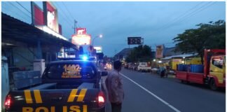 Polsek Ngimbang Gelar Patroli Ngabuburit Menjelang Buka Puasa Guna Cegah Balap Liar