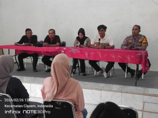 Tak Tahan Teror Bau dan Lalat, Desakan Warga Ciasem Baru Akhirnya Tumbangkan Kandang Ayam BUMDes!