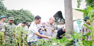 Pemprov Banten dan Forkopimda Gaungkan Gerakan Jumat Bersih di Kawasan Banten Lama