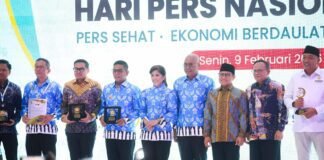 Sukses Jadi Tuan Rumah HPN 2026, Andra Soni Terima Penghargaan PWI