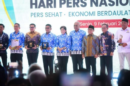 Sukses Jadi Tuan Rumah HPN 2026, Andra Soni Terima Penghargaan PWI