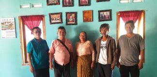 R br PAKPAHAN AMBIL PERTANDA LELUHUR MARTUA EX WABUP SAMOSIR DARI MUARA