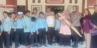 Polda NTB Tanamkan Sadar Kamtibmas Sejak Dini Pada Murid SDN 4 Bajur
