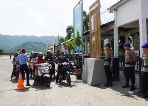 Aktifitas Penyeberangan Lembar–Padangbai Jelang Mudik Lebaran 2026 dipantau Ditpolairud Polda NTB, Lancar