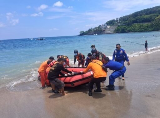 Ditpolairud Polda NTB Evakuasi Mayat Laki-Laki Terapung Tanpa Identitas di Perairan Laut Senggi