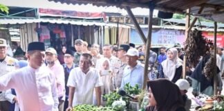Bersafari Ramadhan di KSB, Gubernur NTB Pantau Harga Pangan dan Dorong Peningkatan Produksi Hortikultura