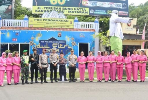 Bhayangkari Cabang Mataram Support Personel Pengamanan Lebaran Saat Kunjungi Pos Ops Ketupat Rinjani 2026