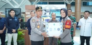 Kapolda NTB Bersama Forkopimda Pantau Arus Mudik di Terminal Mandalika, Pastikan Keamanan Penumpang