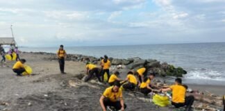 Aksi Bersih Pantai Loang Baloq Digelar Stakeholder Terkait Bersama Ditpolairud Polda NTB