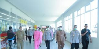 Kapolda NTB Jenguk dan Beri Semangat Personel yang Dirawat di RSUP NTB