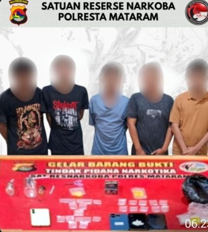 Lima Pria Monjok Digerebeg, Polisi Sita 7,75 Gram Sabu
