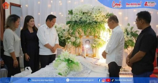 Belasungkawa Bupati barat Melayat di rumah duka wakil bupati nias sumatera utara