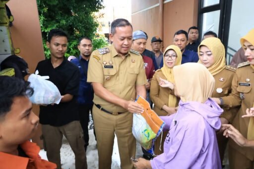 Ringankan Beban Warga Jelang Ramadhan, Wali Kota Bekasi Buka Pasar Murah Bersubsidi di Seluruh Kecamatan