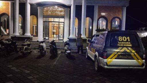 Polsek Ngimbang Gelar Patroli pengamanan Sholat Subuh Guna Cegah 3C Dan Kriminalitas