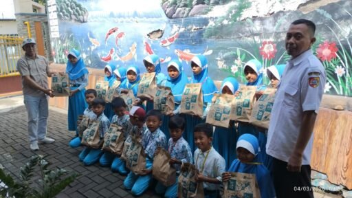 Peringati HPN 2026, GWI Jember Gandeng Alfamart Salurkan Bantuan Sosial ke Yatim Piatu