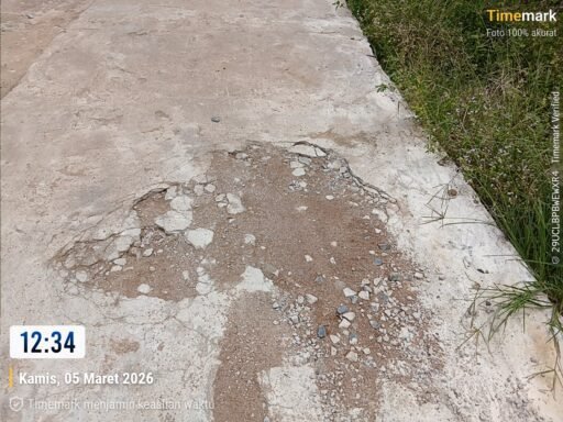 Kabid BM PUPR Sekadau Bungkam Saat di Komfirmasi Proyek Peningkatan Jalan Desa Sungai Kunyit