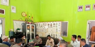 Sat Binmas Polres Muara Enim Survei Lokasi Bantuan Mesin Pengering Jagung di Desa Karang Endah