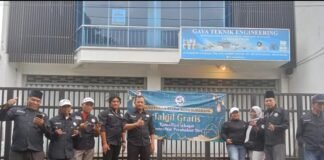 Pereret kebersamaan Paguyupan RT/RW Kota Surabaya gelar aksi bagi takjil koplen bubutan.