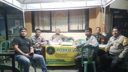 Personel Polsek Cempaka Putih Siaga di Pos Pantau Mardani Raya Selama Ramadhan