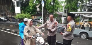 Polsek Metro Menteng Berbagi Takjil, Wujud Kepedulian Polri di Bulan Suci Ramadhan